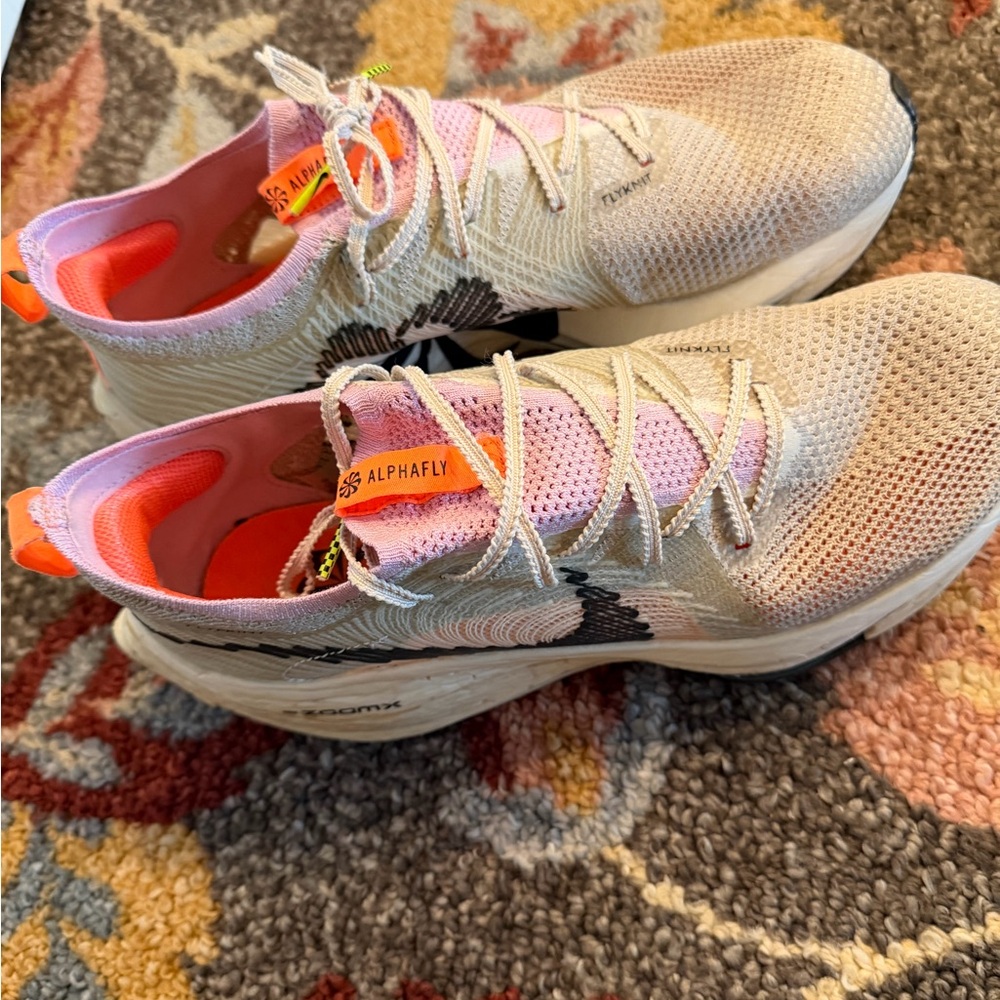 Nike Alphafly Running Shoes - Picture 4 of 5